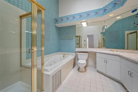 302 Pondside Drive White Plains NY 10607