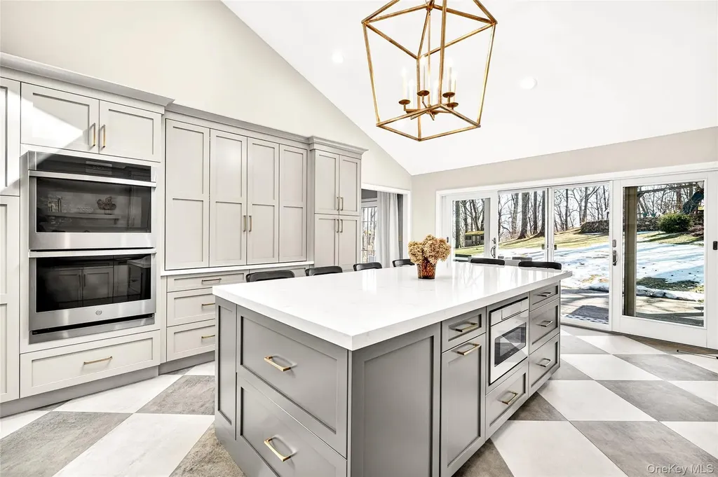 18 Reynolds Lane Katonah NY 10536