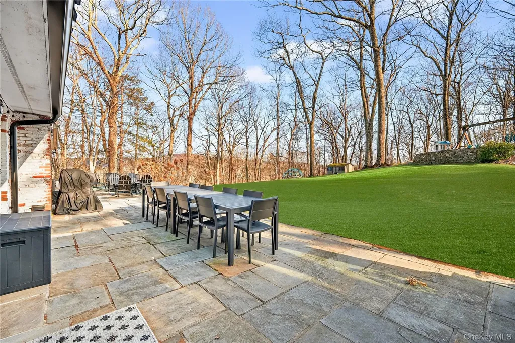 18 Reynolds Lane Katonah NY 10536
