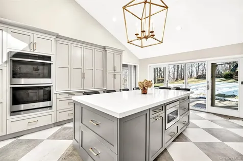 18 Reynolds Lane Katonah NY 10536