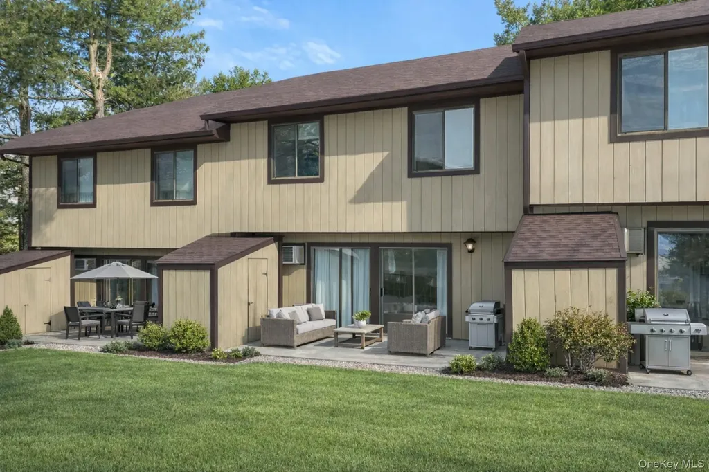 1006 Chelsea Cove S Hopewell Junction NY 12533
