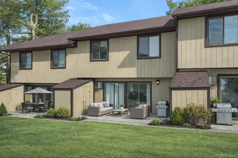 1006 Chelsea Cove S Hopewell Junction NY 12533