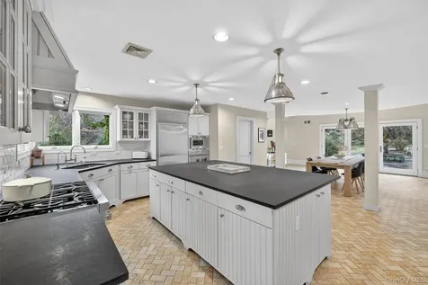 6 W Sunnyside Lane Irvington NY 10533