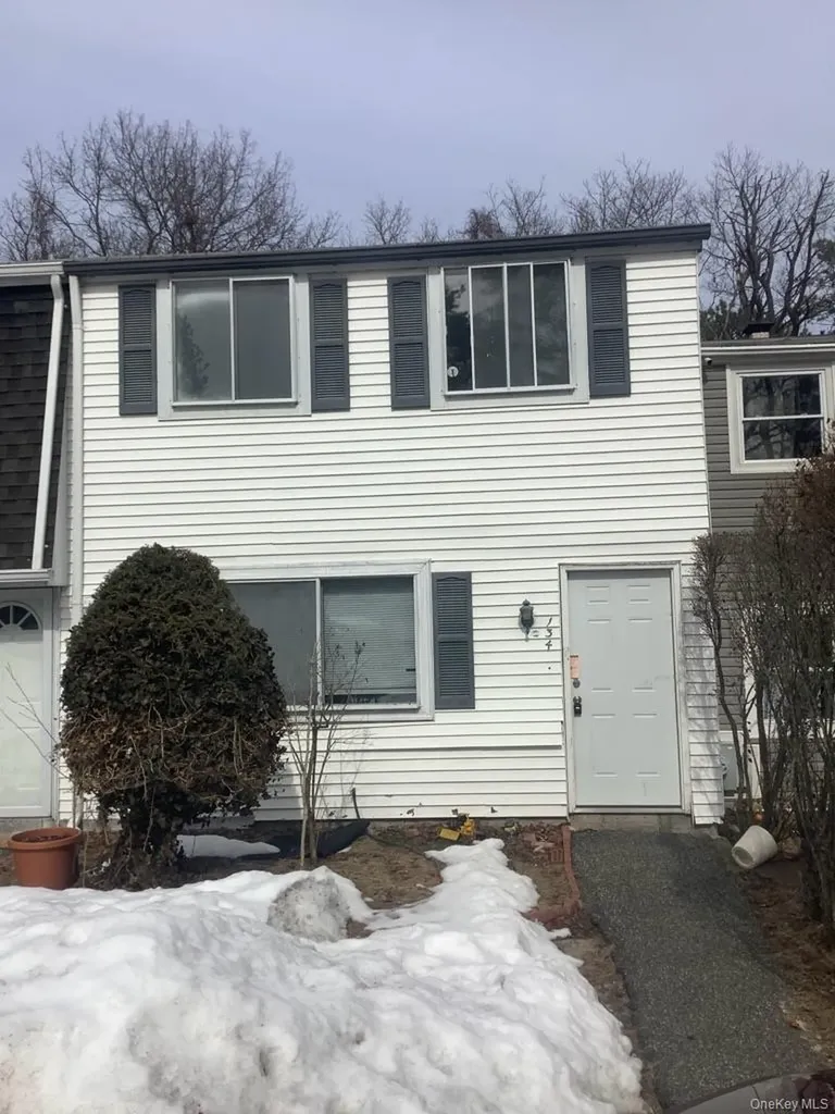 134 Hill Crescent Calverton NY 11933