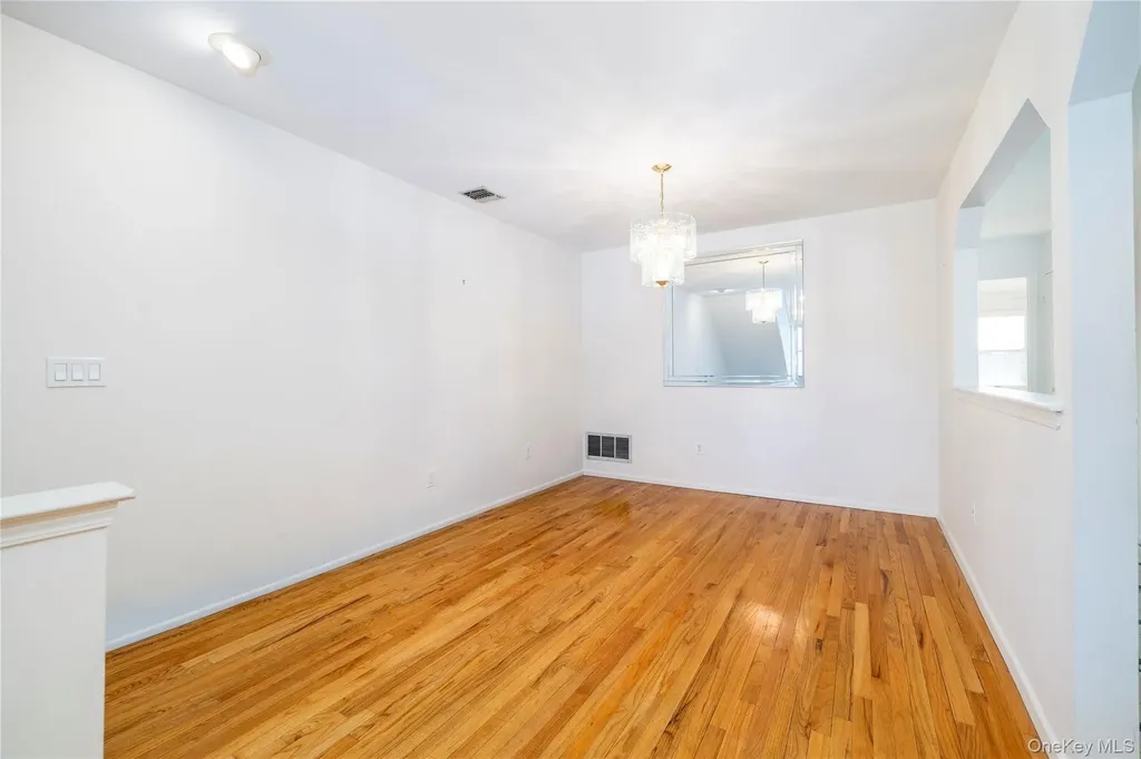 22 Ridgewood Drive Wantagh NY 11793
