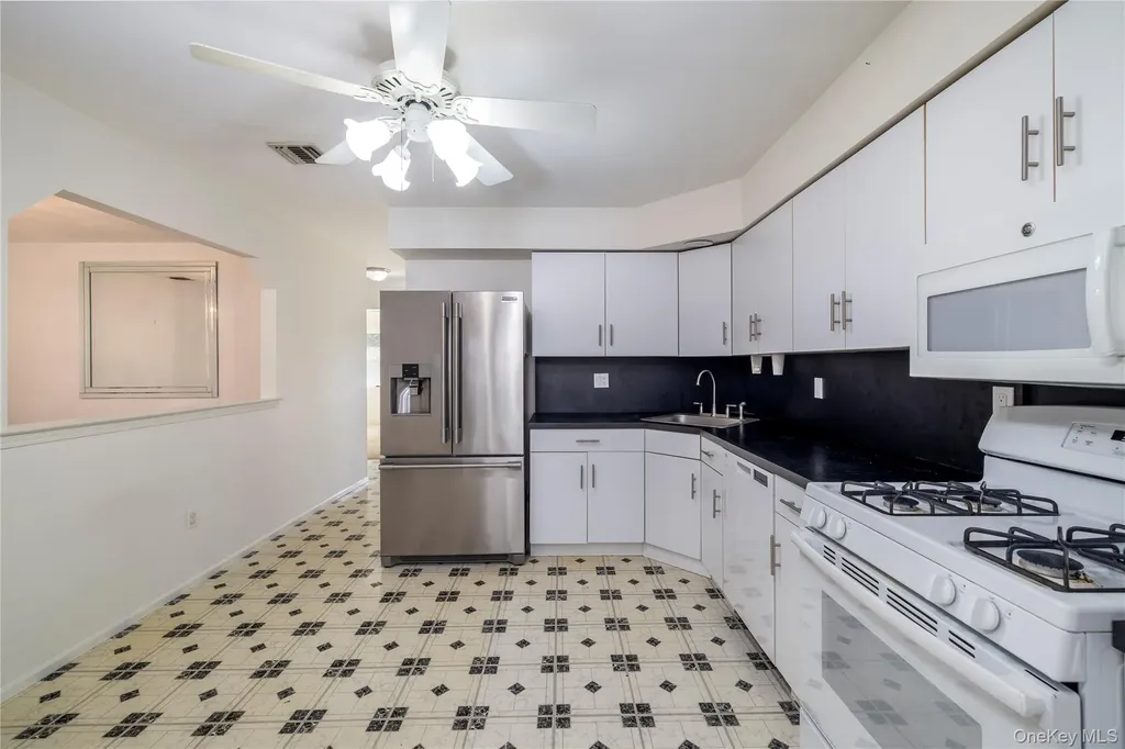 22 Ridgewood Drive Wantagh NY 11793