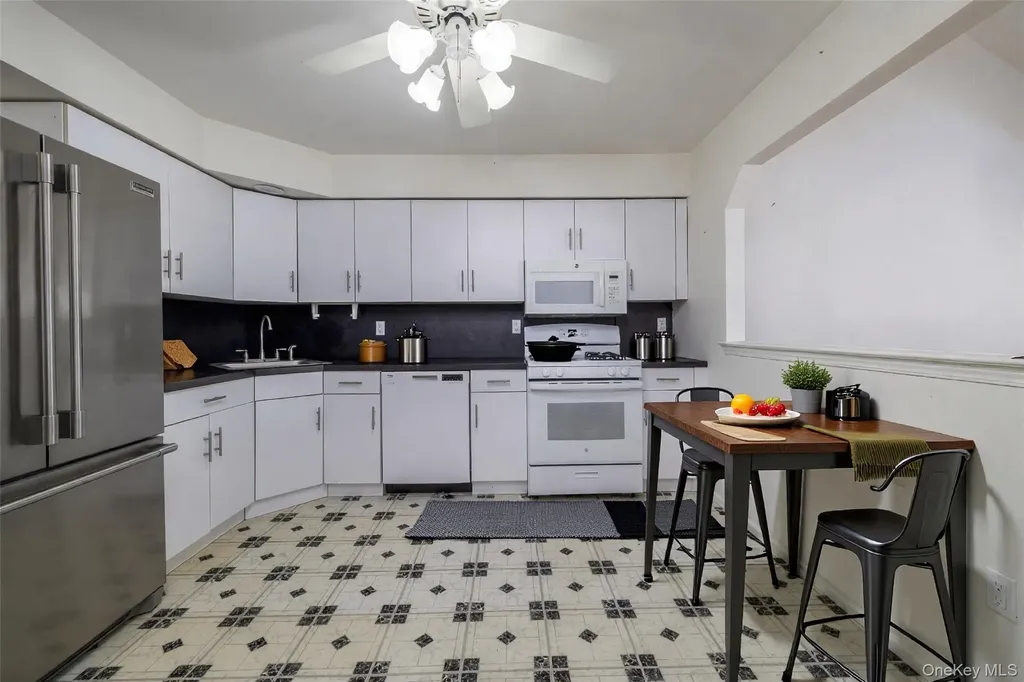 22 Ridgewood Drive Wantagh NY 11793