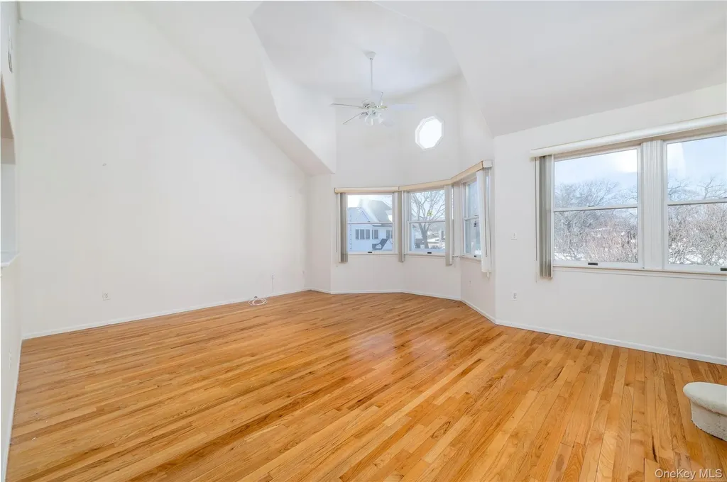 22 Ridgewood Drive Wantagh NY 11793