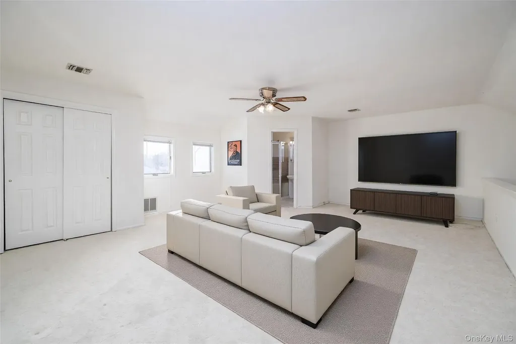 22 Ridgewood Drive Wantagh NY 11793