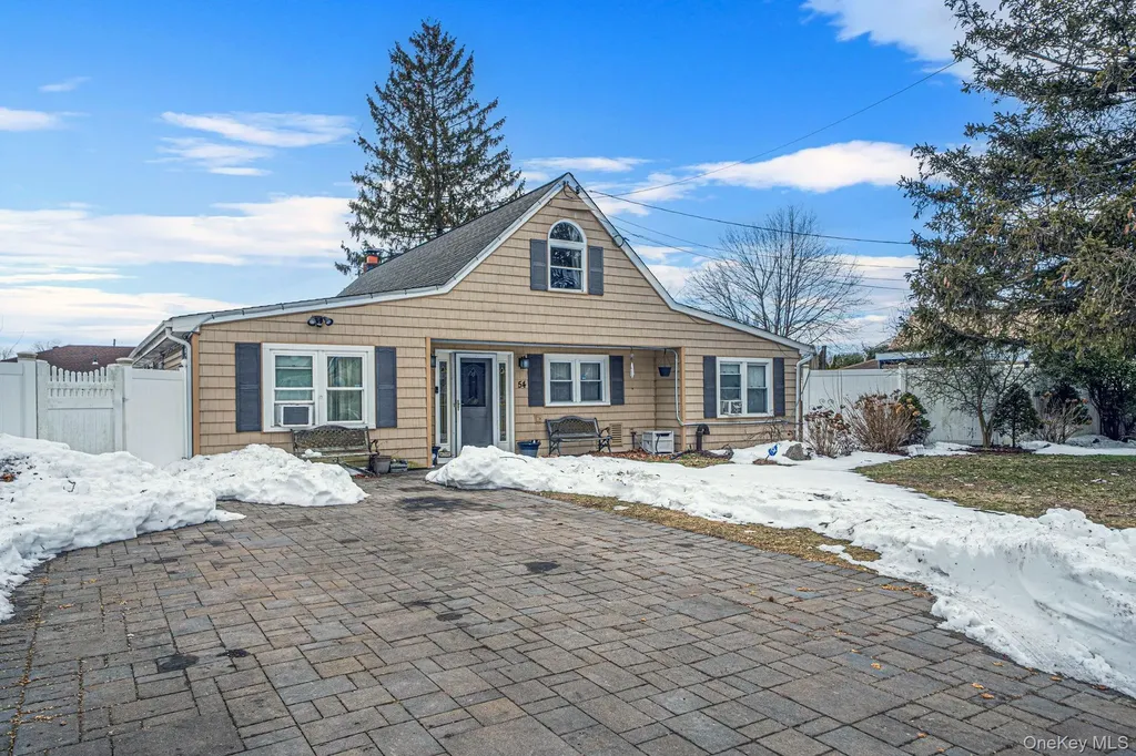 54 Pacific Avenue Deer Park NY 11729