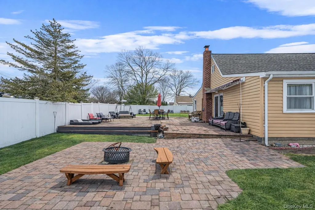 54 Pacific Avenue Deer Park NY 11729