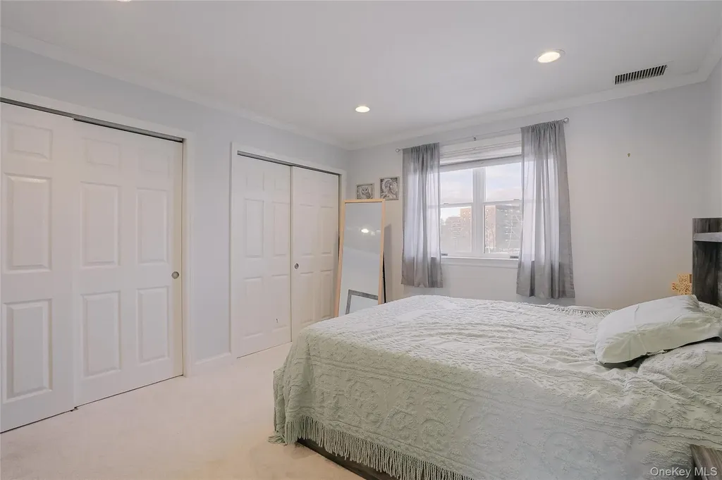 37 Harbor Lane New Rochelle NY 10805