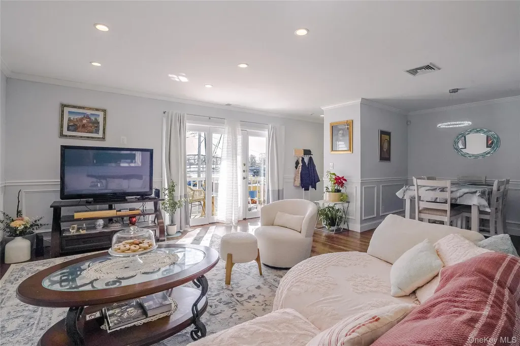 37 Harbor Lane New Rochelle NY 10805