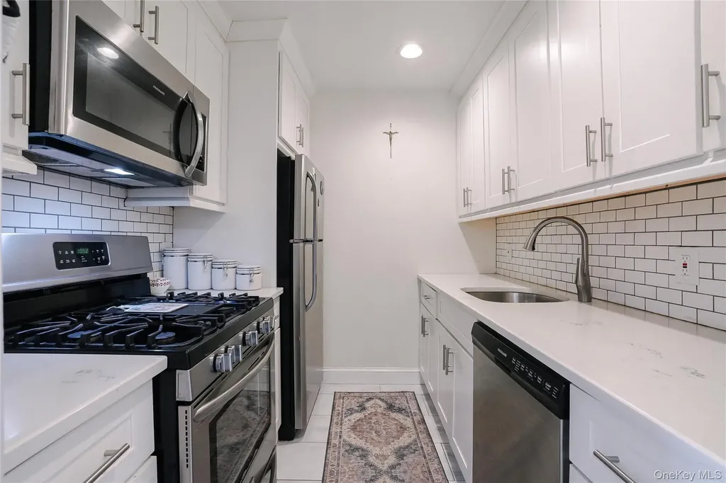 37 Harbor Lane New Rochelle NY 10805
