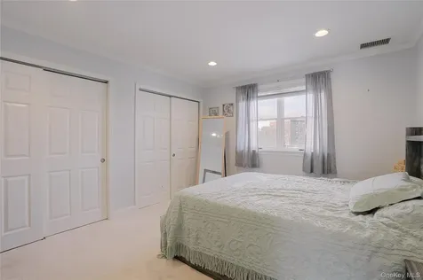 37 Harbor Lane New Rochelle NY 10805