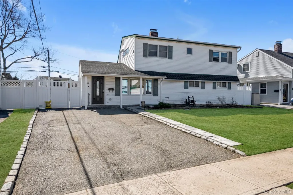 4 Carriage Lane Levittown NY 11756