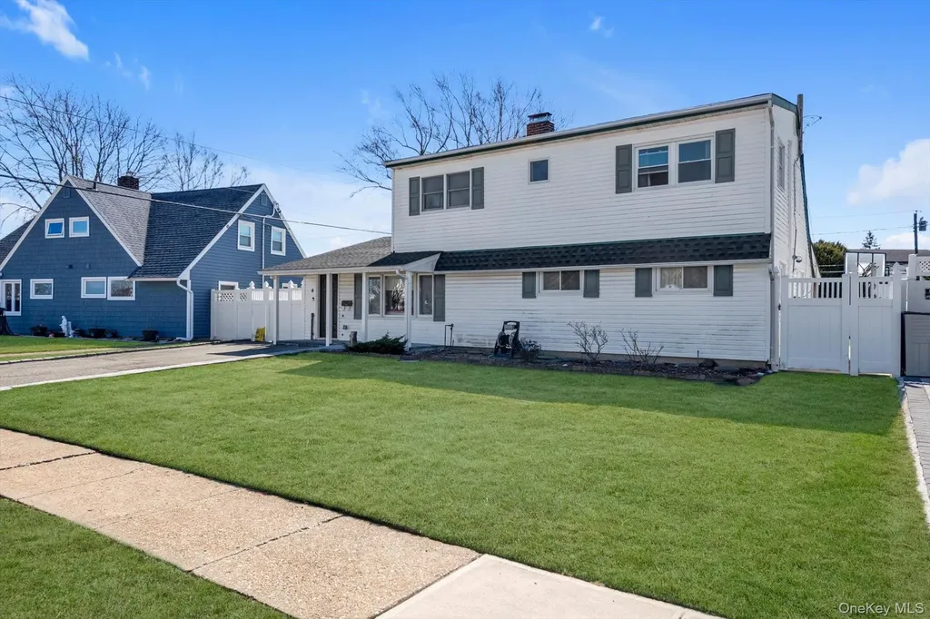 4 Carriage Lane Levittown NY 11756