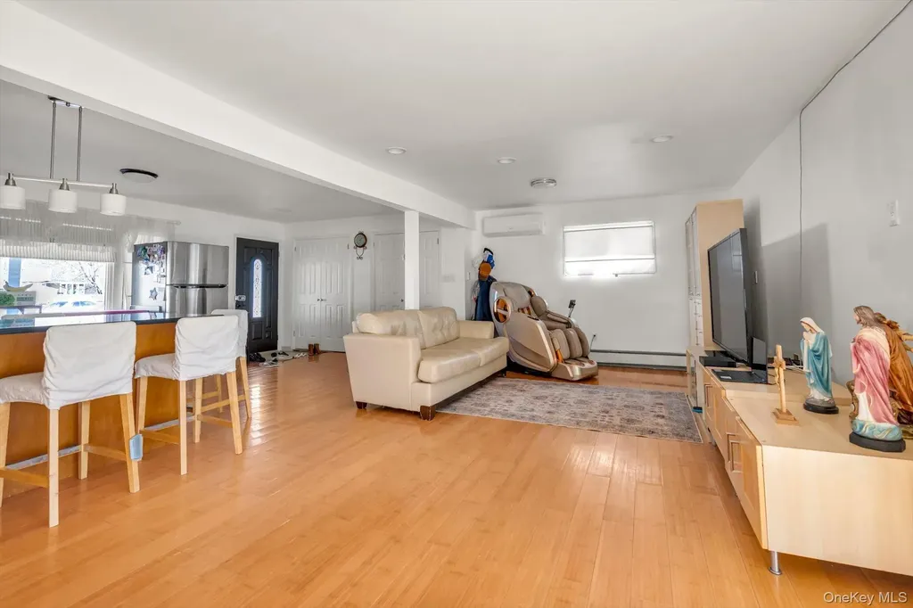 4 Carriage Lane Levittown NY 11756