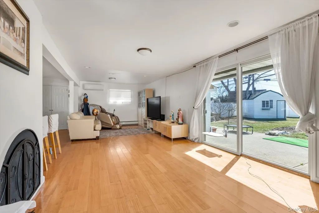 4 Carriage Lane Levittown NY 11756