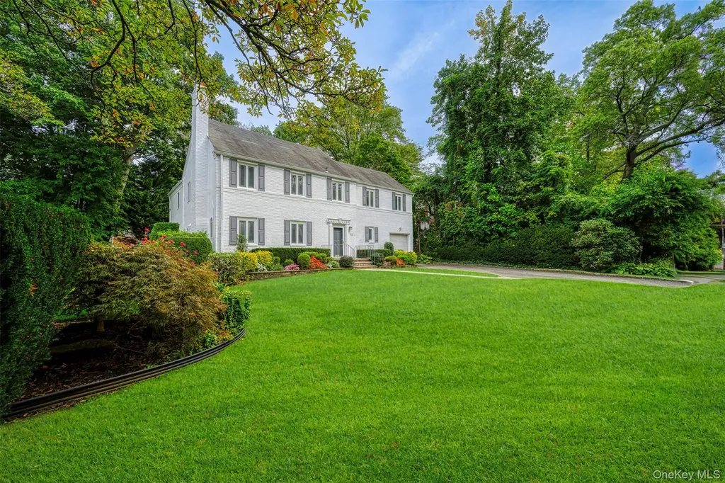 23 Parkside Drive Great Neck NY 11021