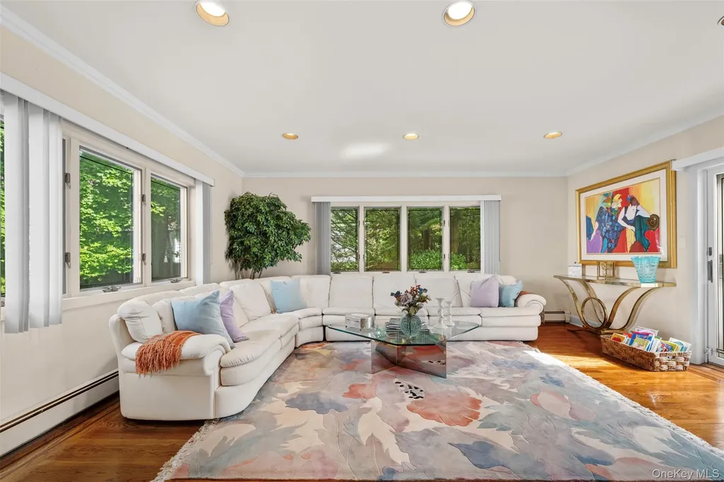 23 Parkside Drive Great Neck NY 11021