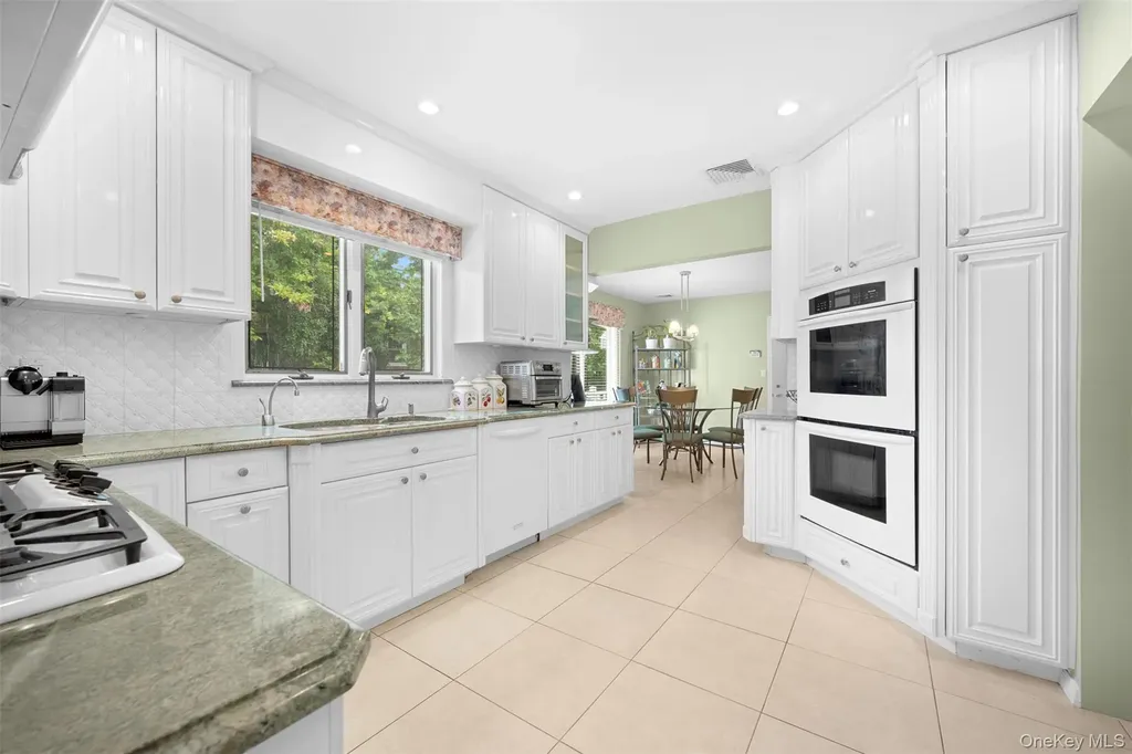 23 Parkside Drive Great Neck NY 11021