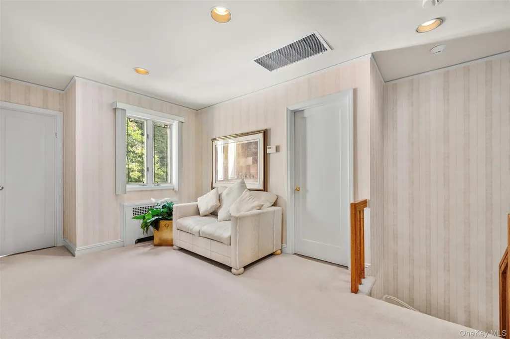 23 Parkside Drive Great Neck NY 11021