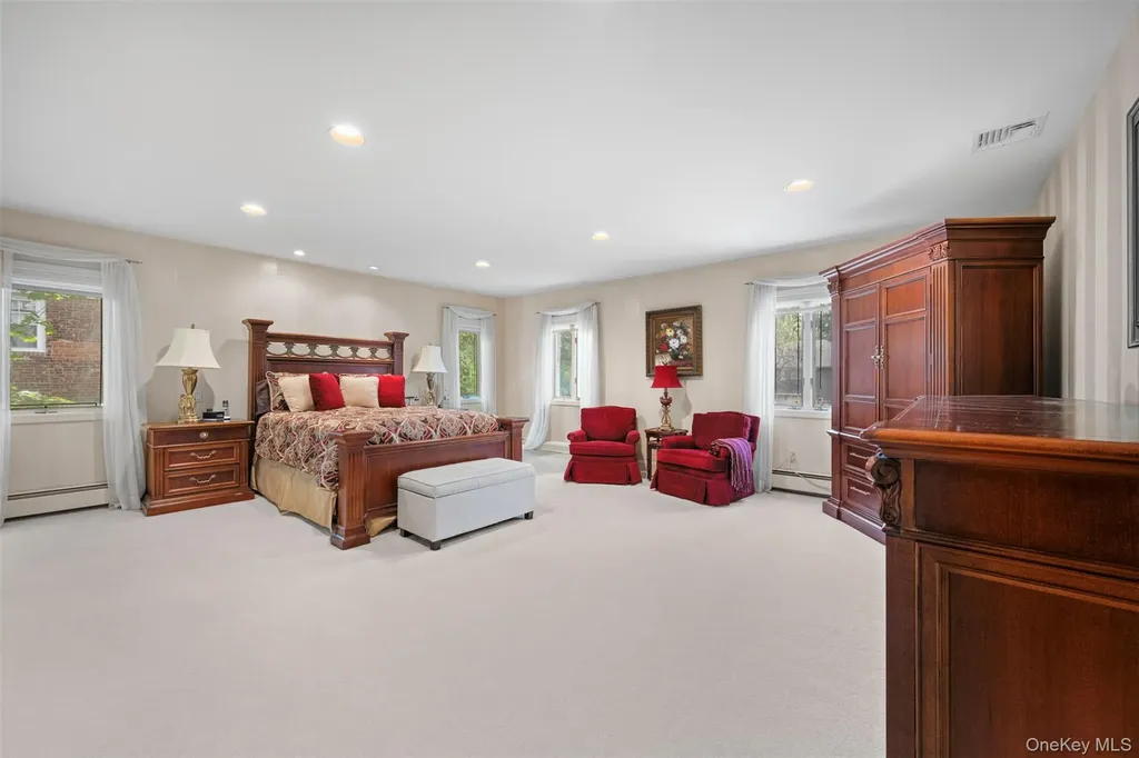 23 Parkside Drive Great Neck NY 11021