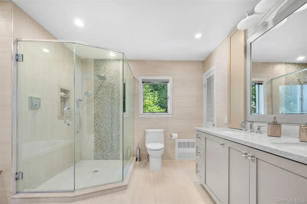 23 Parkside Drive Great Neck NY 11021