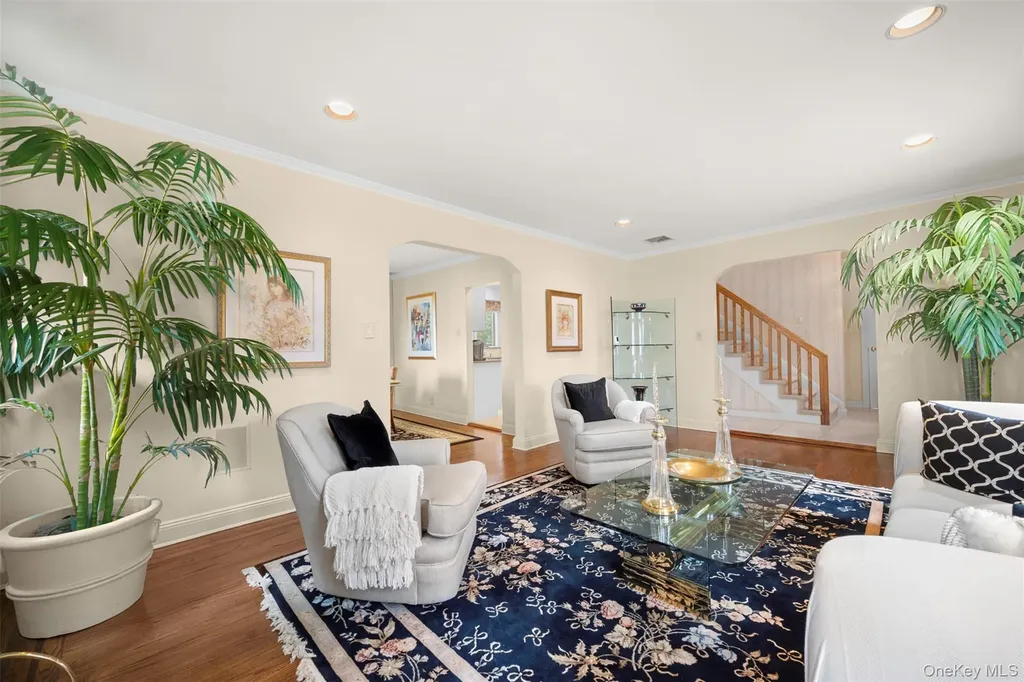 23 Parkside Drive Great Neck NY 11021