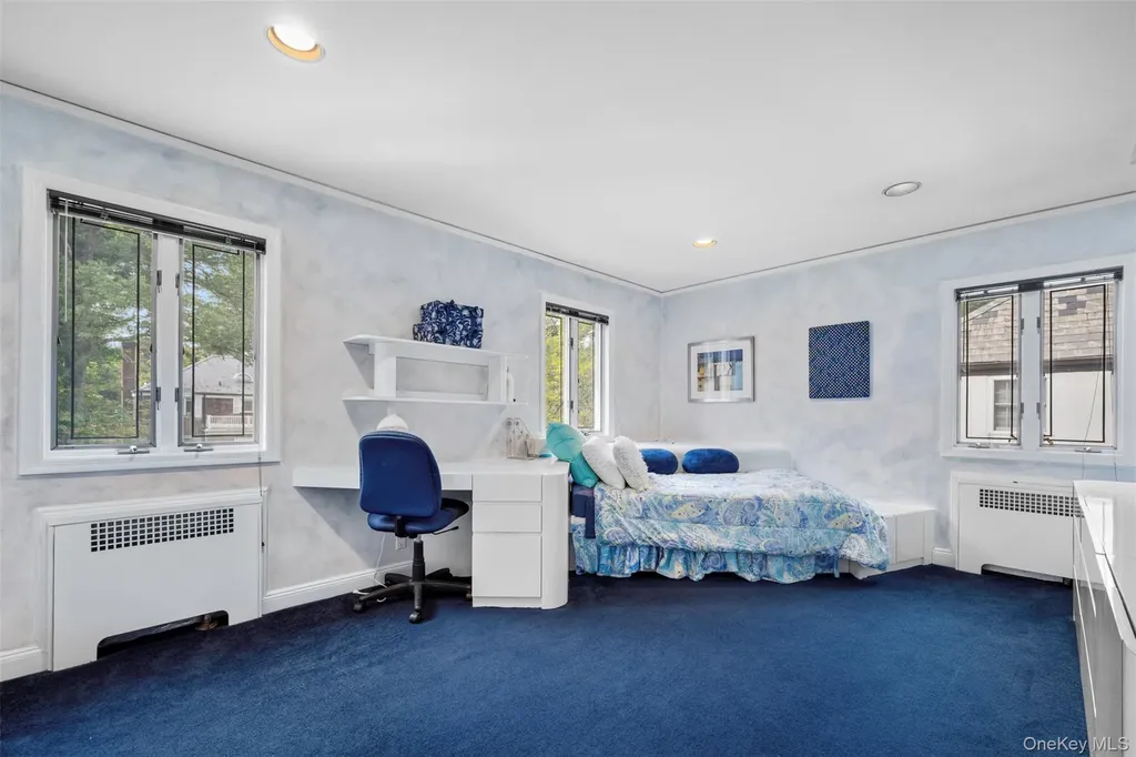23 Parkside Drive Great Neck NY 11021