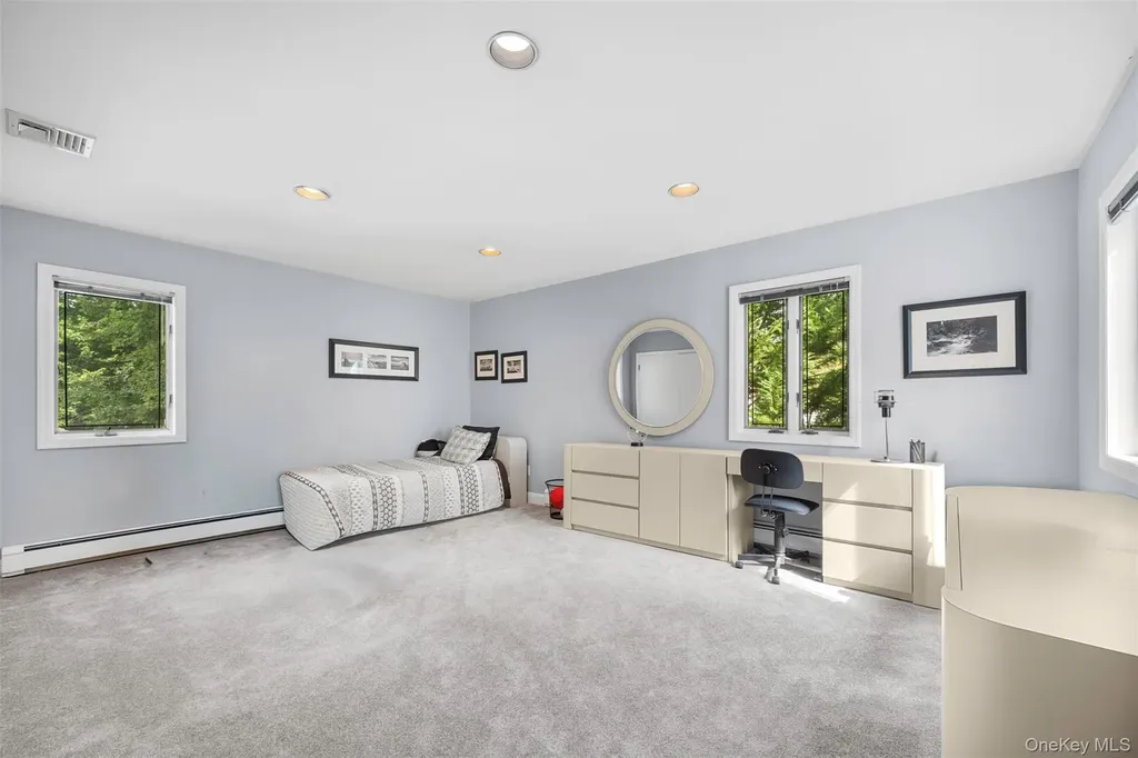 23 Parkside Drive Great Neck NY 11021