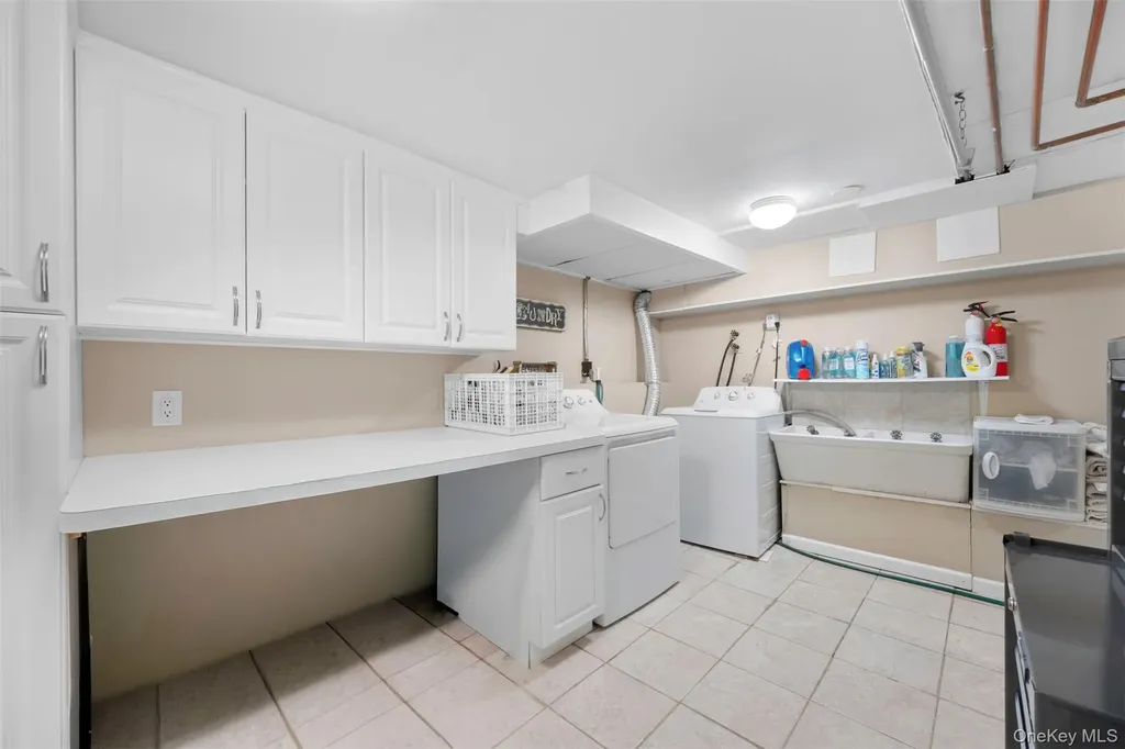 23 Parkside Drive Great Neck NY 11021