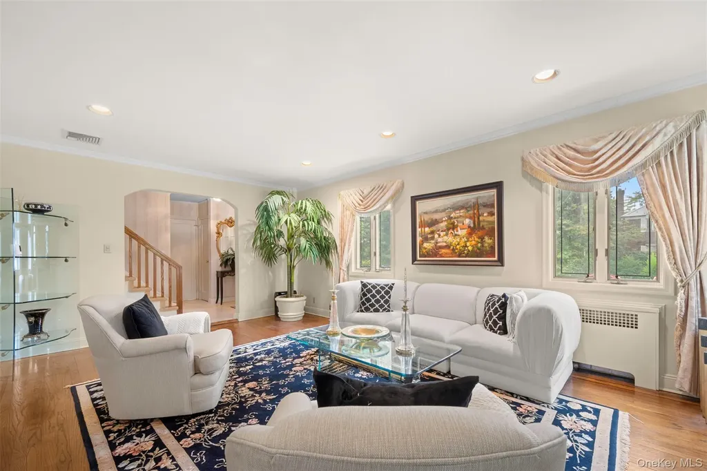 23 Parkside Drive Great Neck NY 11021