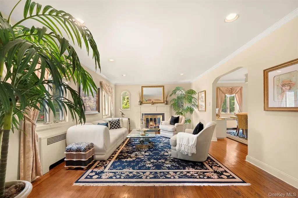 23 Parkside Drive Great Neck NY 11021