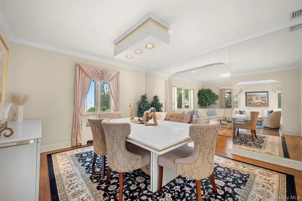 23 Parkside Drive Great Neck NY 11021