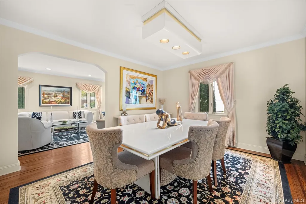 23 Parkside Drive Great Neck NY 11021
