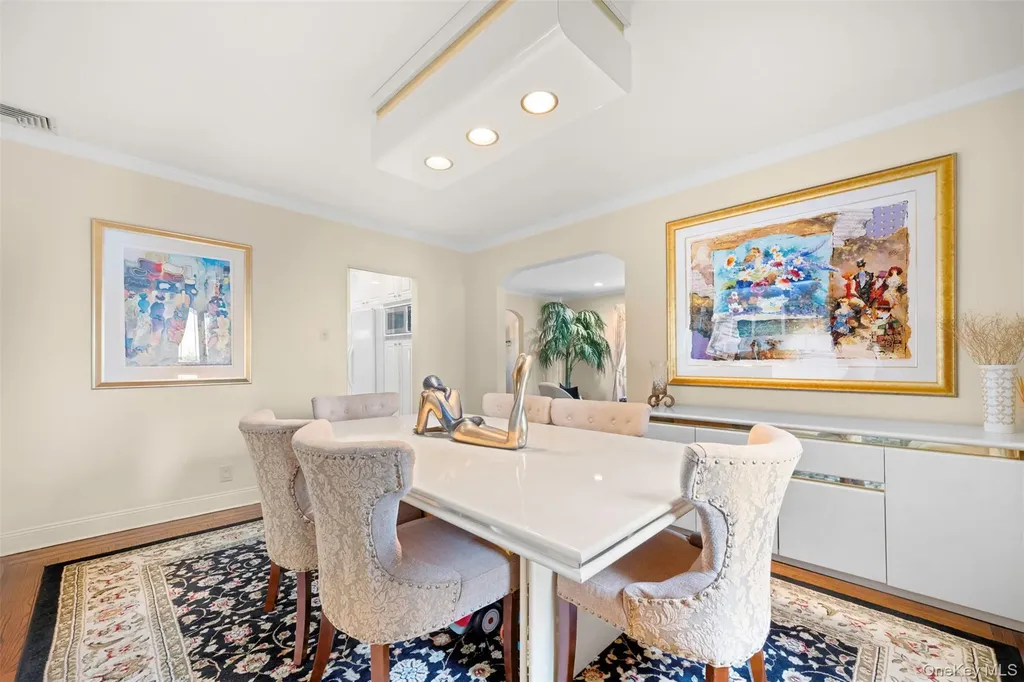 23 Parkside Drive Great Neck NY 11021