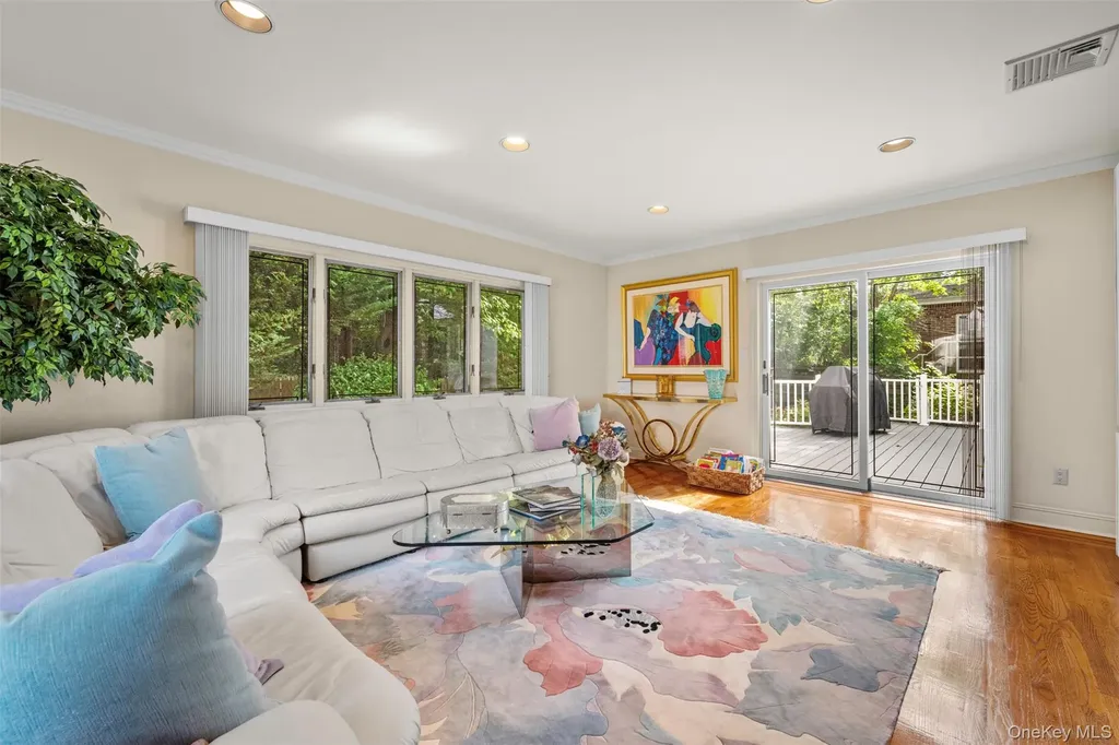 23 Parkside Drive Great Neck NY 11021