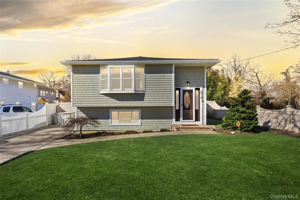 214 Ralph Avenue Babylon NY 11702
