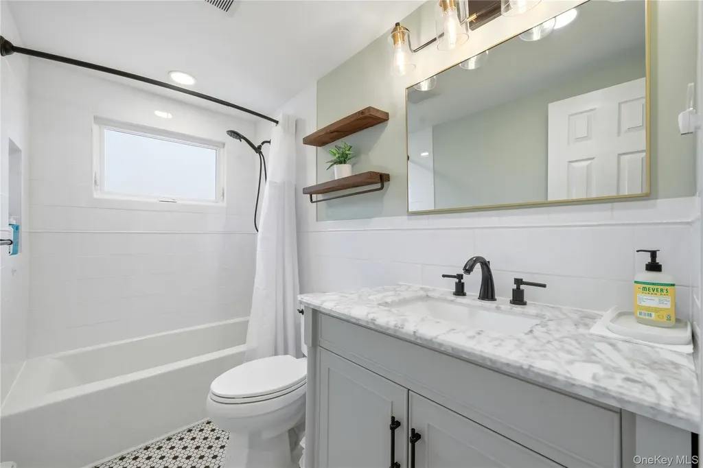 214 Ralph Avenue Babylon NY 11702