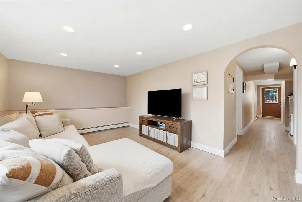 214 Ralph Avenue Babylon NY 11702
