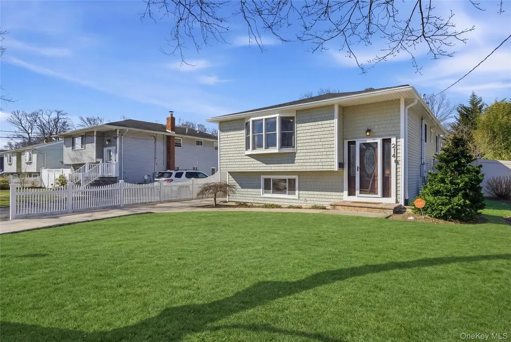 214 Ralph Avenue Babylon NY 11702