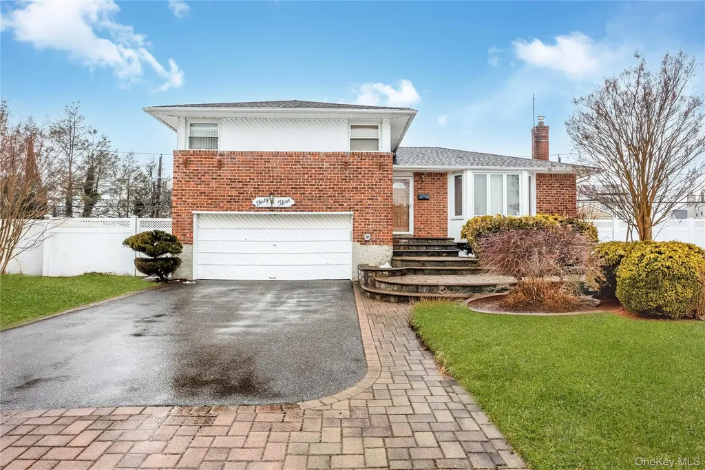 43 Maplewood Drive Plainview NY 11803