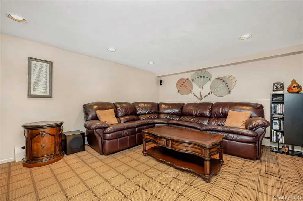 43 Maplewood Drive Plainview NY 11803