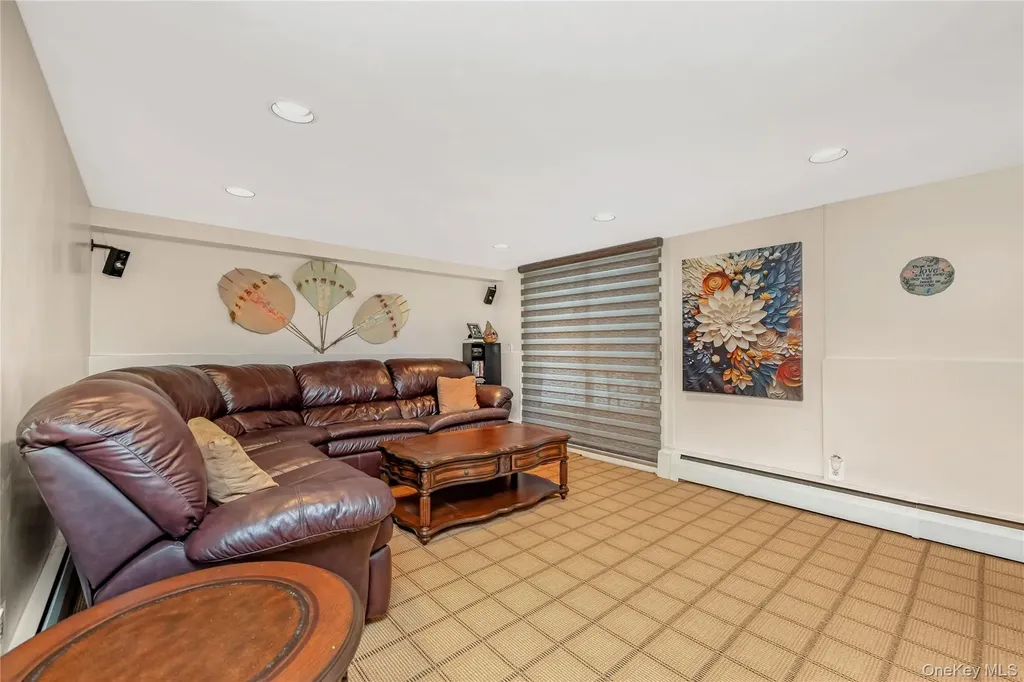 43 Maplewood Drive Plainview NY 11803
