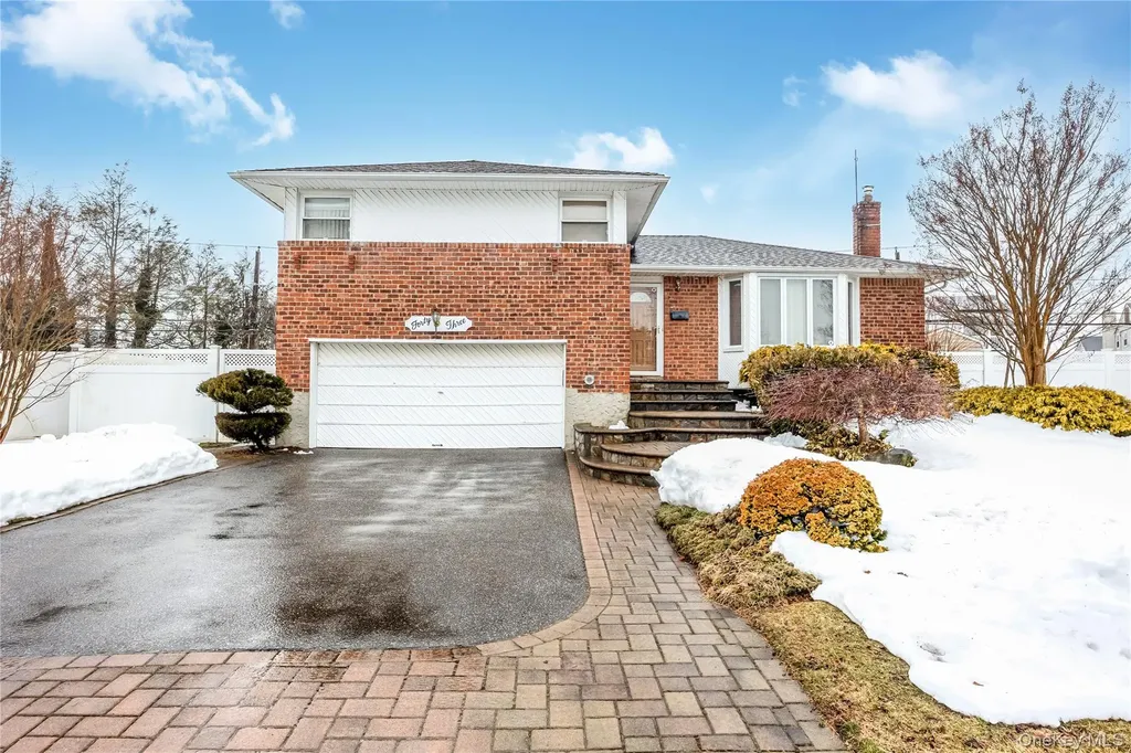 43 Maplewood Drive Plainview NY 11803