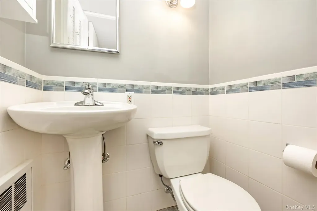 43 Maplewood Drive Plainview NY 11803