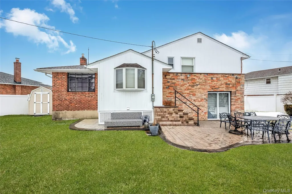 43 Maplewood Drive Plainview NY 11803