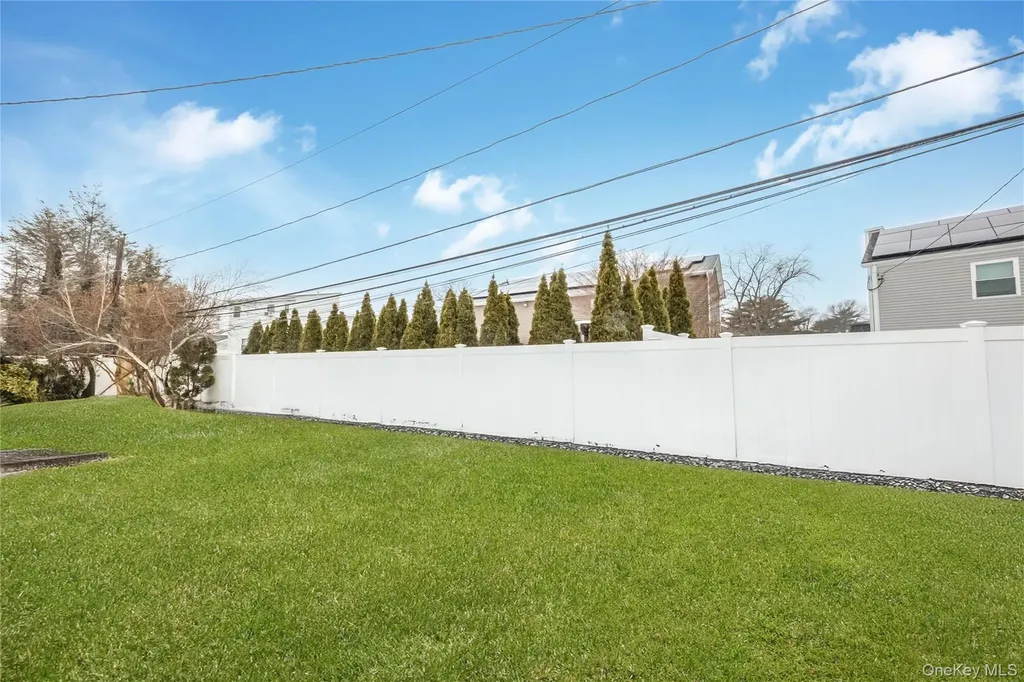 43 Maplewood Drive Plainview NY 11803